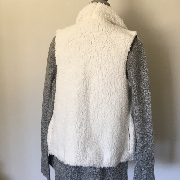 Mossimo Supply Co. Reversible Faux Sherpa & Knit Vest, size Small 🖤 - Picture 11 of 14